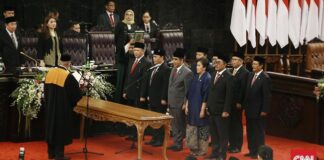 Anggaran Dipotong, Jokowi Diminta Copot Menkeu Sri Mulyani