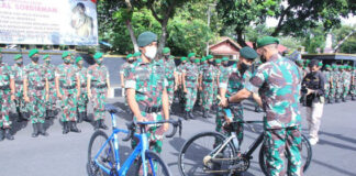 Siapkan Atlet Sambut Perlombaan Triathlon, Danrem Bagikan Puluhan Sepeda Berjenis Roadbike Untuk Jajarannya