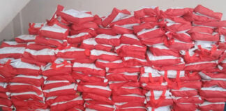 BARA-JP Malut Bagikan 150 Sembako Pemberian Jokowi Kepada Kaum Duafa