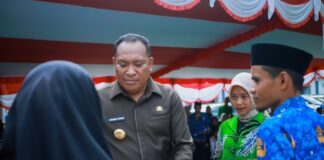 Puncak Peringatan Hardiknas, Bupati Halsel Serahkan Penghargaan Kepada 21 Guru Penggerak