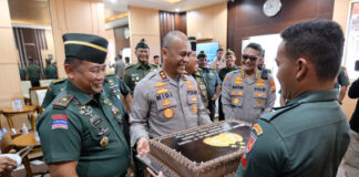 HUT Bhayangkara Ke-77, Danrem 152/Baabullah Beri Kejutan di Kantor Polda Malut