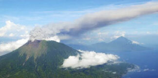 Gunung Gamalama Keluarkan Asap Tebal Setinggi 400 Meter