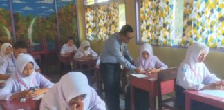 Hari Kedua SMP Negeri 4 Ternate Laksanakan Ujian Secara Online