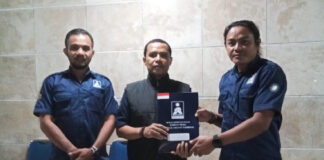 Hadiri Rapimnas, Ketua DPW BM PAN Malut Terima SK Kepengurusan