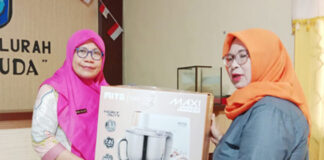 Pemerintah Kelurahan Akehuda Salurkan Bantuan Kepada 25 UMKM