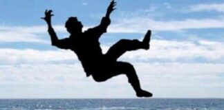 Seorang Pria Diduga Alami Gangguan Jiwa Lompat dari KM Permata Bunda di Perairan Maitara