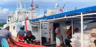 Kapal SAR Pandudewanata Distribusi Bantuan Logistik Pemprov Malut ke Wilayah Terdampak Banjir