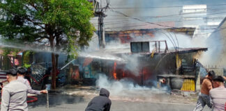 Kebakaran Rumah Sekaligus Warung Bakso di Takoma, Api Berhasil Dipadamkan