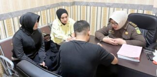 Polres Ternate Serahkan Tersangka dan Barang Bukti Kasus KDRT dan Kekerasan terhadap Anak ke Kejari