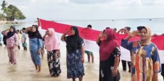 Bendera Merah Putih 45 Meter Dibentangkan di Pesisir Gemia, Garda Terdepan Kedaulatan NKRI