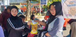 Bayar PKB Pakai QRIS di Samsat Ternate, Warga Dapat Gratis 1 Liter Minyak Goreng